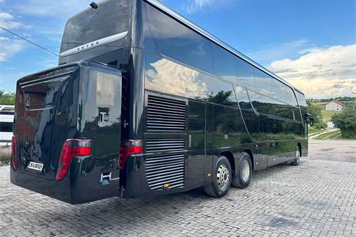 Autobus i zi Setra para servisit Bajriqi