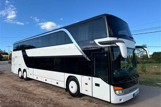 Autobus i bardhë Setra me dy kate